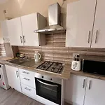 Entire 2 Bedroom Cosy Flat Near City Centre